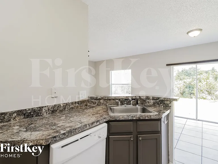 102 Flint St — Photo 6