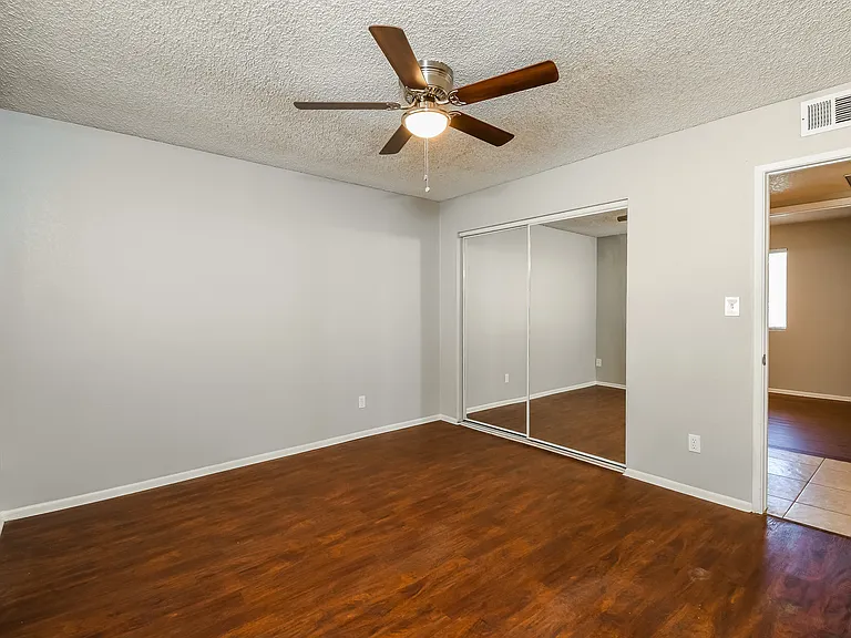 2301 E Butler St — Photo 10