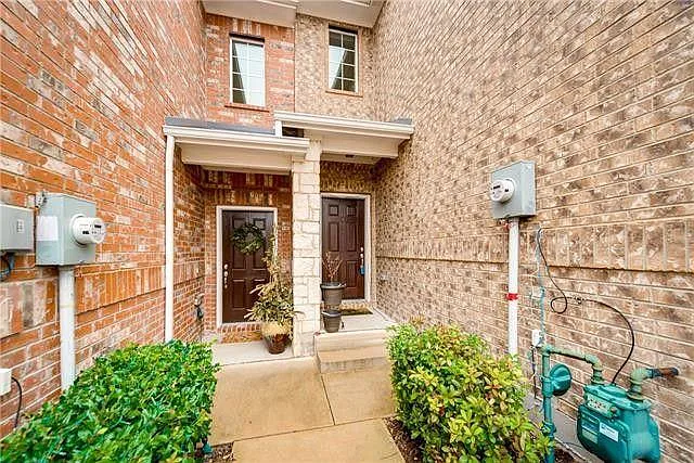 4651 Penelope Ln — Photo 1