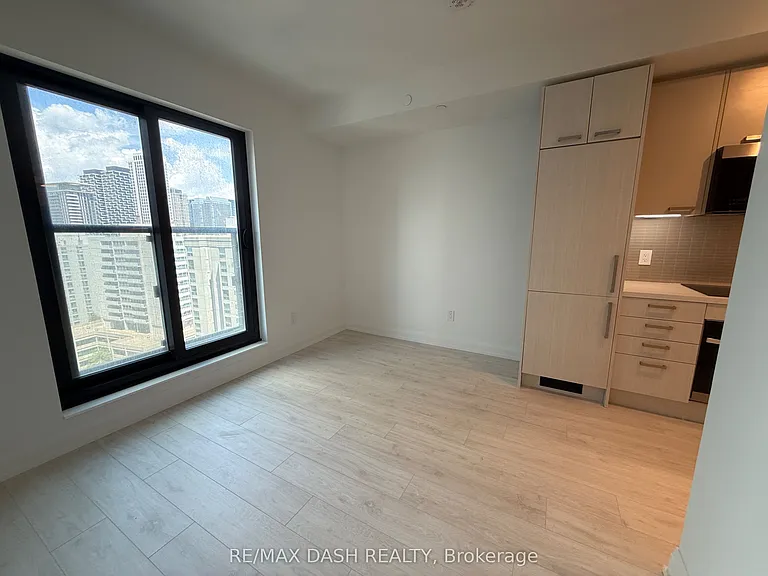 20 Soudan Ave #1501 — Photo 10