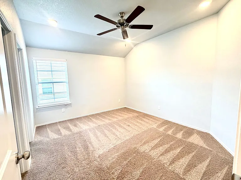 1227 Lexington Dr — Photo 10