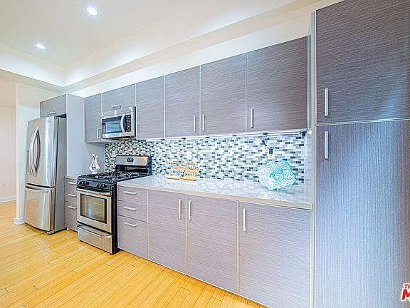 5th image of 966 S Saint Andrews Pl APT 202
