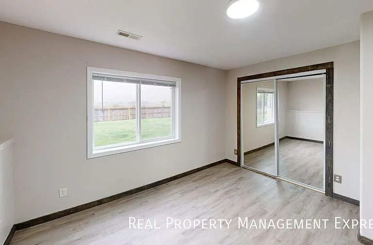 3920 S Stanford Ave — Photo 12
