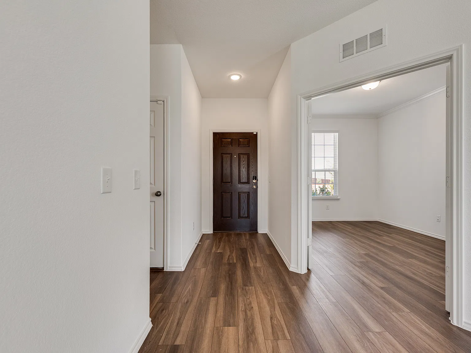 4 bed, 2726 sqft, $2,295 — Photo 4
