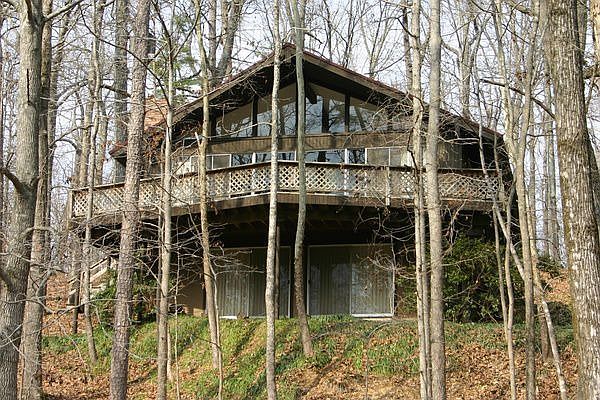 2nd image of 205 Dubonnet Ln