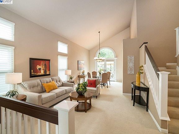 2nd image of 2326 Meadowlark Dr