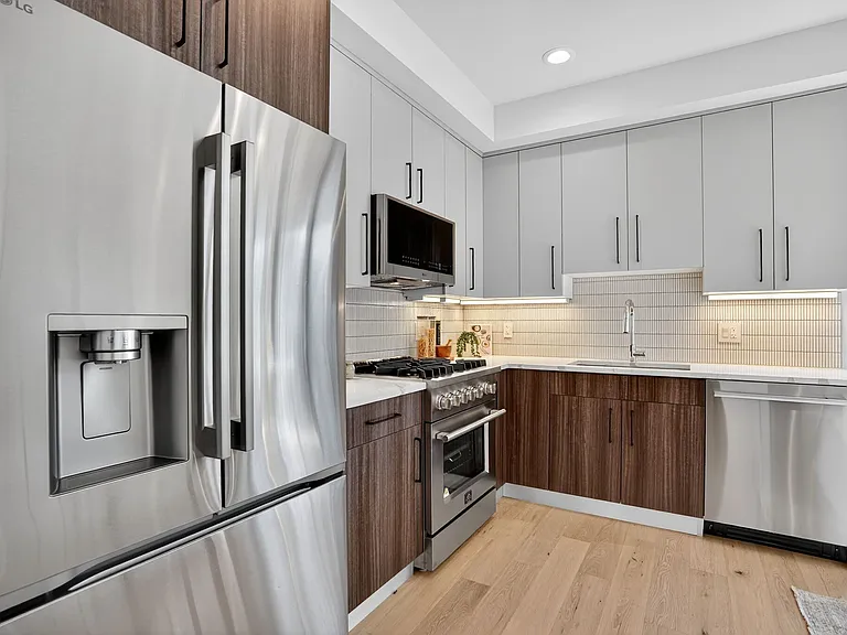 2440 Ontario Rd NW #9 — Photo 8