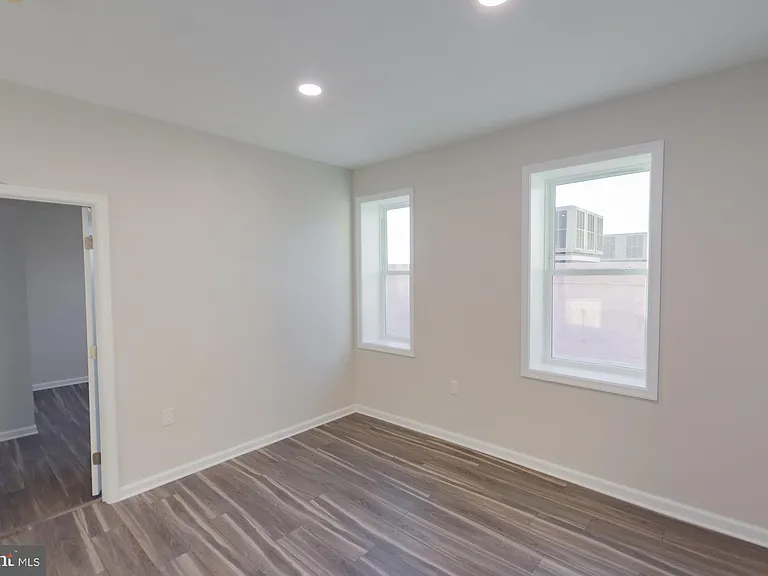 215 King St W #C — Photo 12