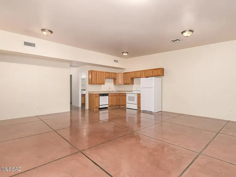 533 W San Xavier St — Photo 2
