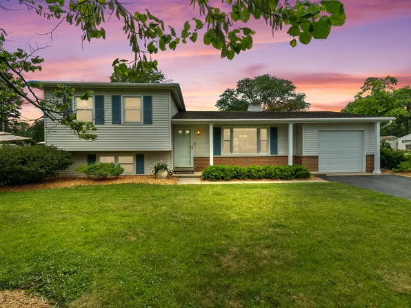 3S430 Osage Dr, Glen Ellyn, IL 60137