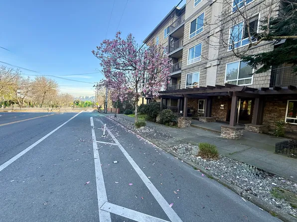 3015 SW Avalon Way APT 106, Seattle, WA 98126