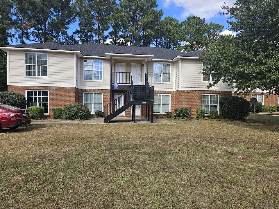1st image of 2527 Hilltop Dr #3