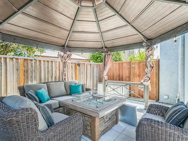 Backyard - Pergola - Firepit