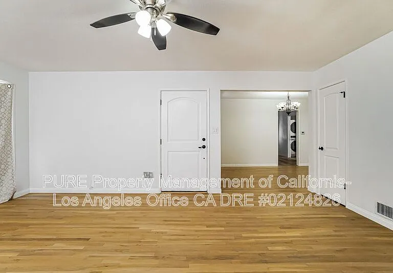215 N Western Ave — Photo 3