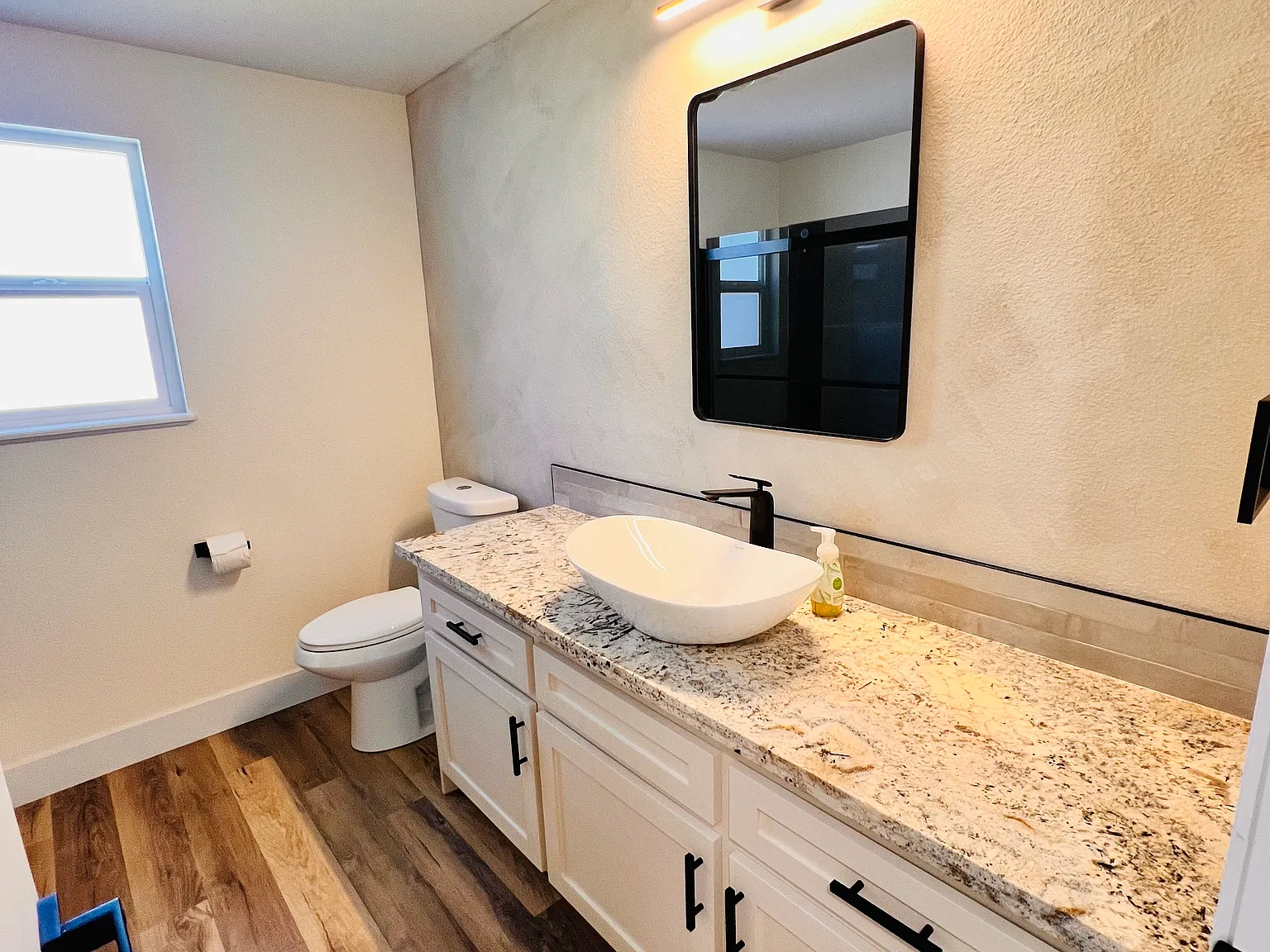 205 SW Booth St — Photo 2