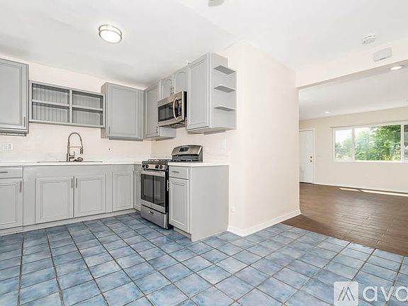 4th image of 2072 El Prado Ave #A