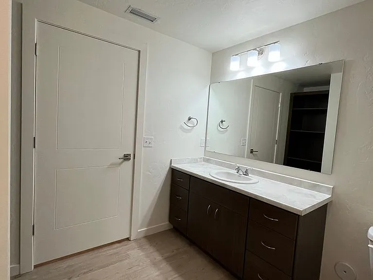 Lexington Sky Apartments — Photo 14