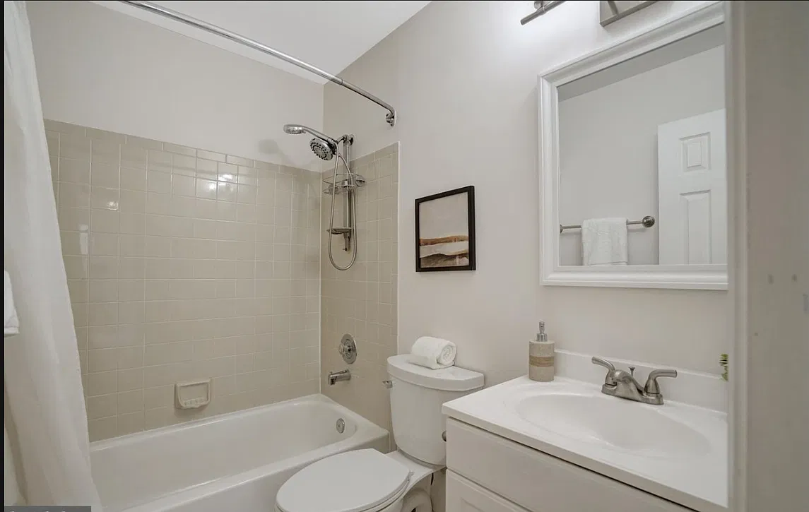 3 bed, 2.5 bath, 1850 sqft, $3,300 — Photo 3