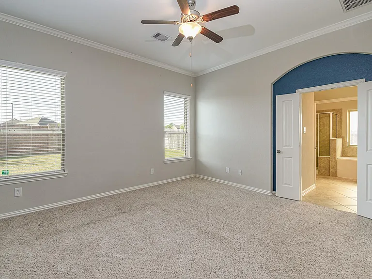 9403 Briscoe Bend Ln — Photo 11