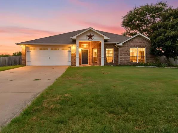 833 Greenwood Cir, Lindale, TX 75771