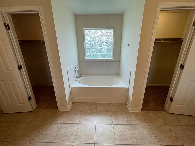 11327 Hampton Ct — Photo 12