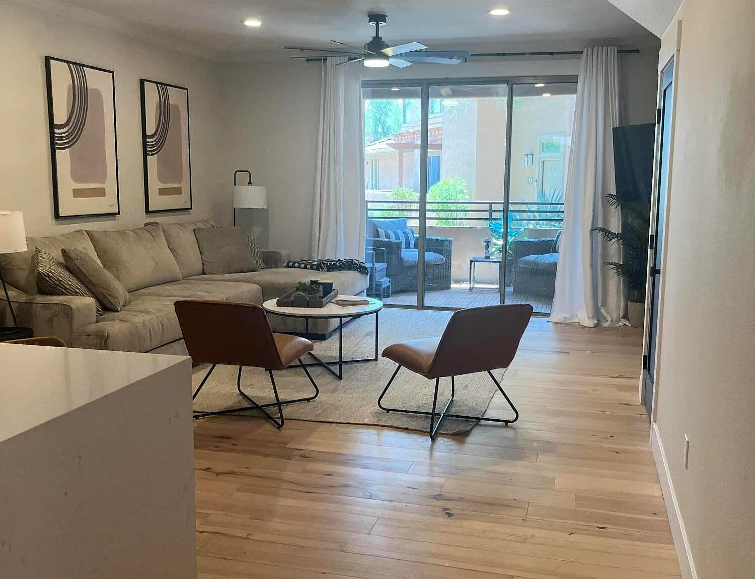 2 bed, 2.5 bath, 1221 sqft, $2,500 — Photo 4