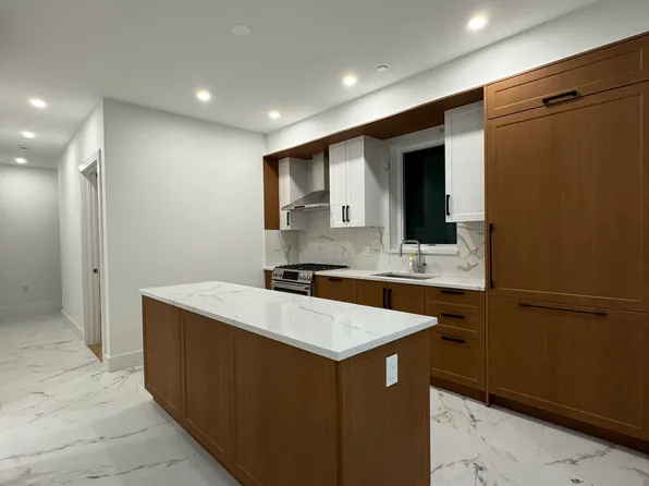 142 Bay 25th Street image 1 of 7