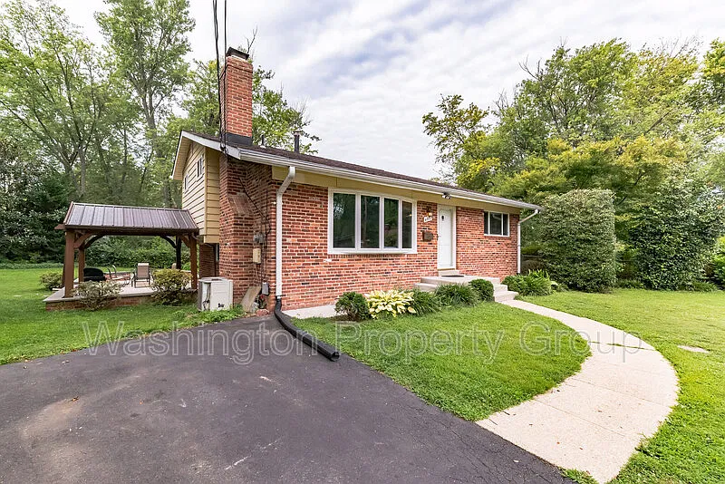 3 bed, 2.0 bath, 1381 sqft, $3,500 — Photo 3