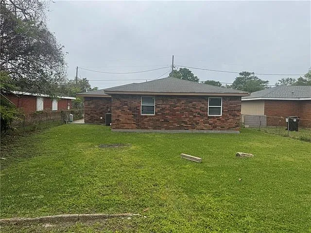 1728 Farragut St — Photo 12