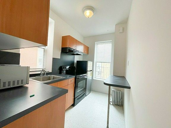 2nd image of 180 Driggs Ave #4LL