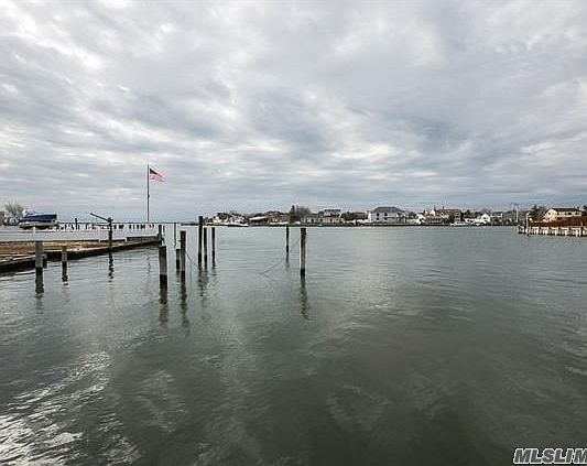 2nd image of 250 W Lido Prom