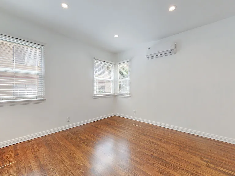 3368 Rowena Ave — Photo 14