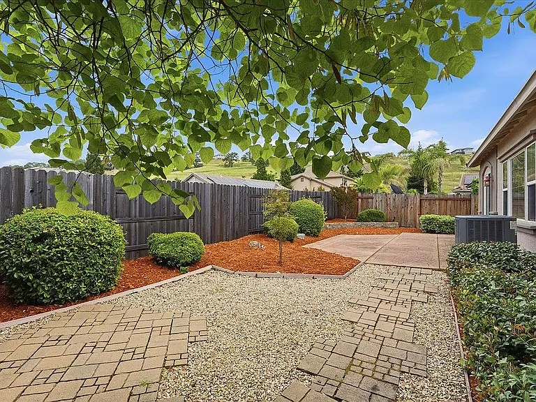 492 Lone Spur Dr — Photo 13