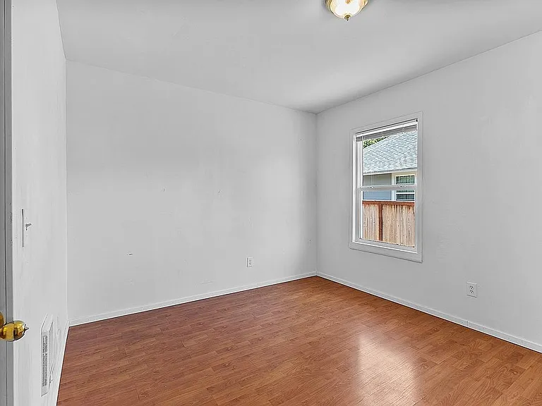506 Louviers Ave — Photo 12