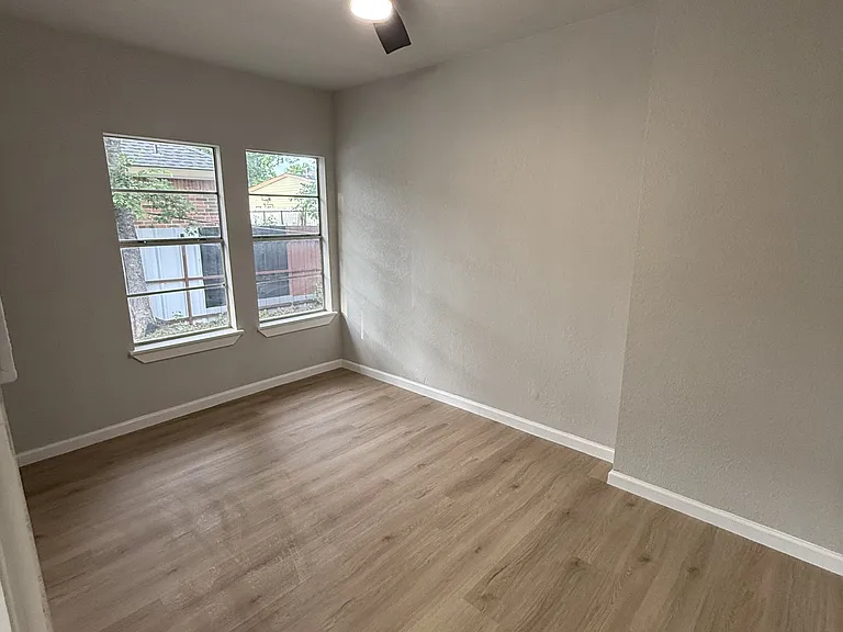 758 Bethpage Ave — Photo 17