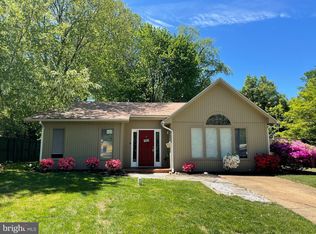 7813 Sycamore Dr, Falls Church, VA 22042