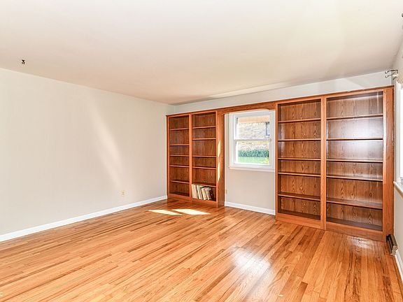5th image of 11603 Peacock Dr
