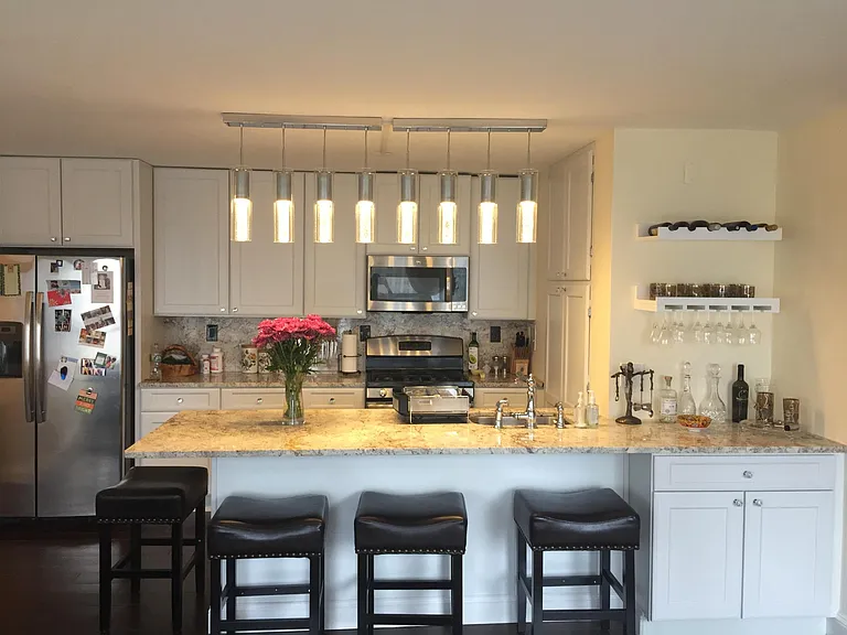 135 Montgomery St #12H — Photo 2