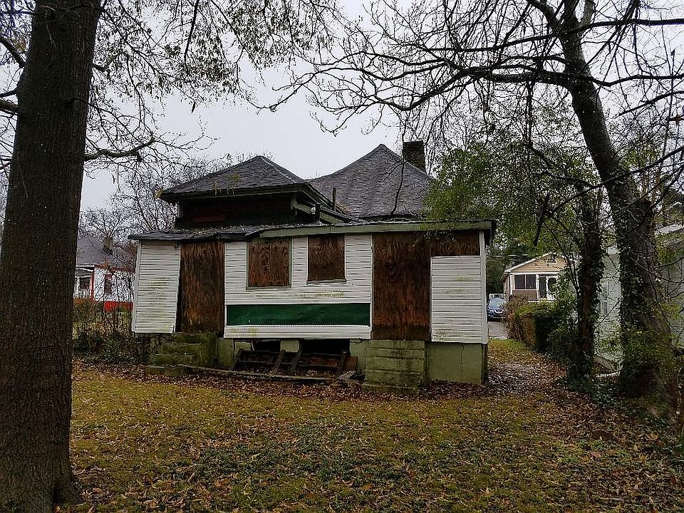 2nd image of 806 Welch St SW