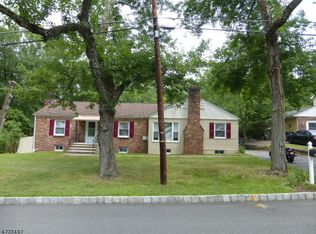 20 Lake Valley Rd, Morristown, NJ 07960