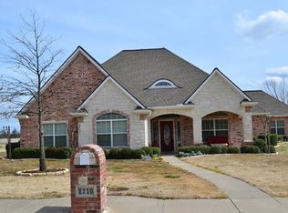 2210 Pecan St, Bonham, TX 75418