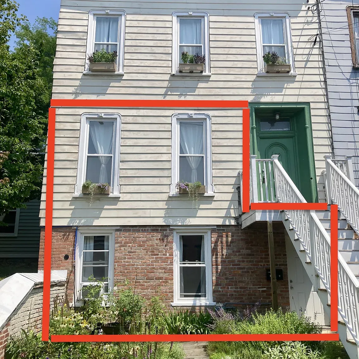 210 Allen St — Photo 1