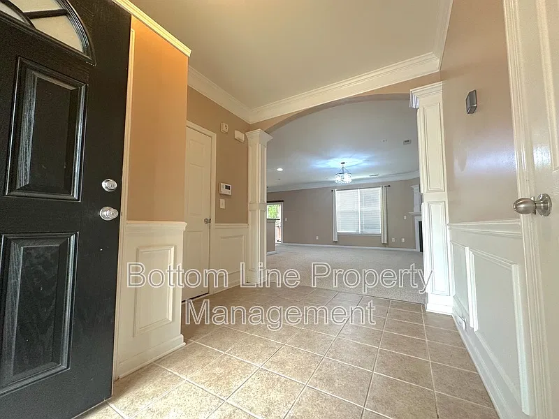3 bed, 2.5 bath, $2,199 — Photo 3