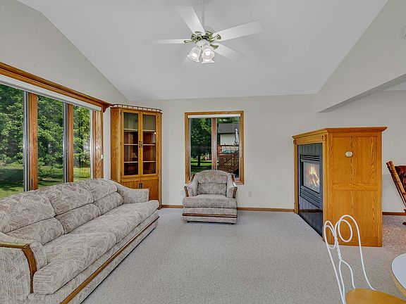 5th image of 703 2nd Ave NE