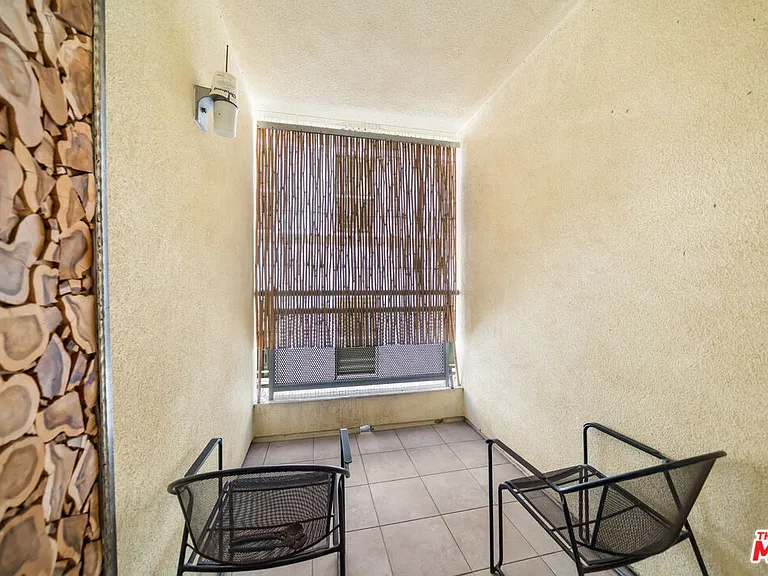 980 S Oxford Ave #202 — Photo 9