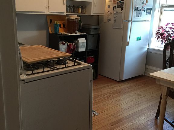 3rd image of 2820 W Diversey Ave
