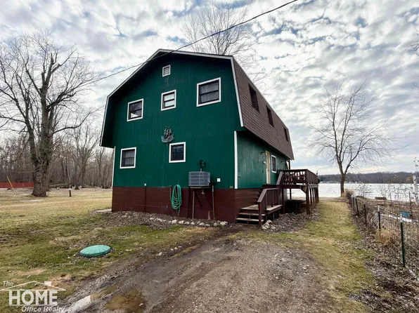 2032 Howard Point Dr, Nashville, MI 49073