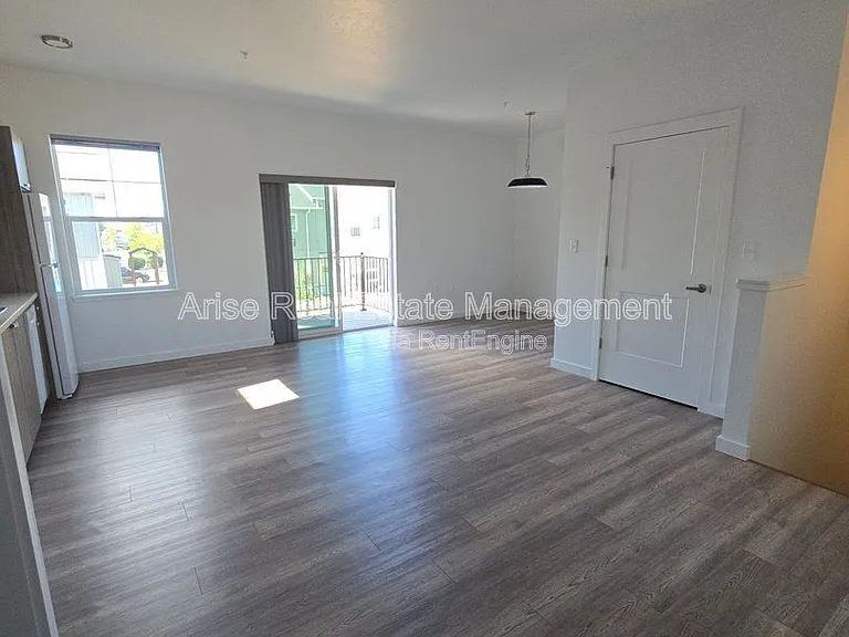 1630 SW Juniper Ave — Photo 4