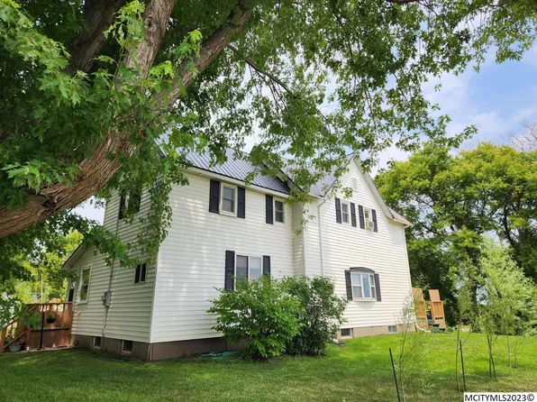 8572 315th St, Clear Lake, IA 50428