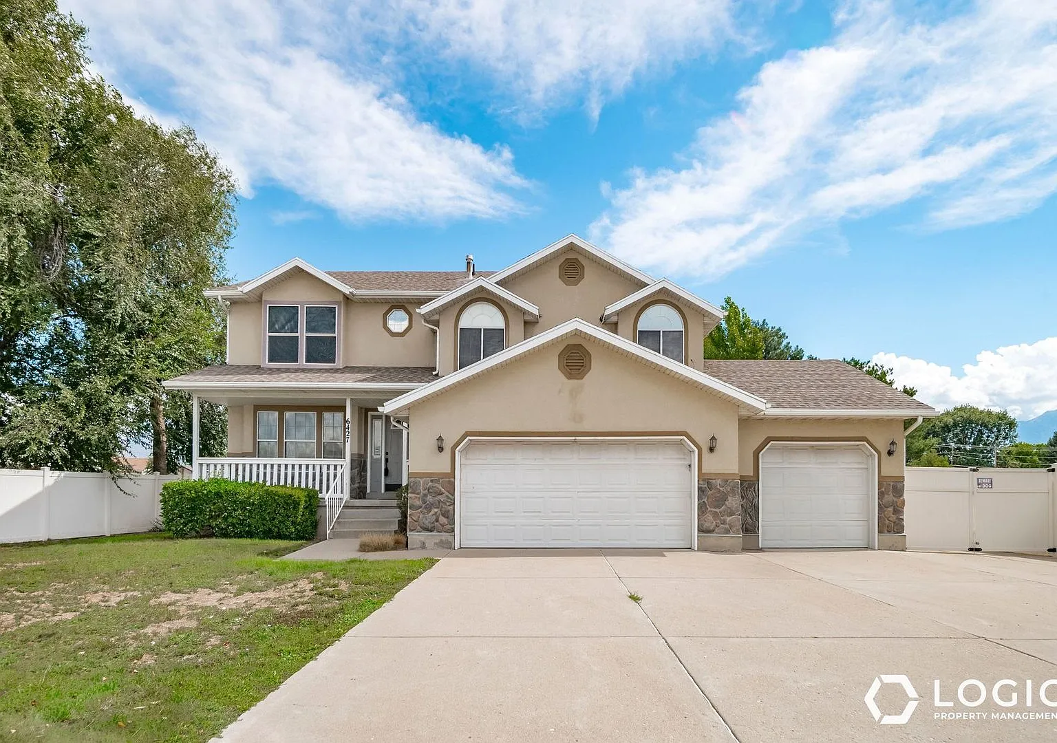 Spacious 6-Bed Home in Murray w/ 3-Car Garage — Photo 1